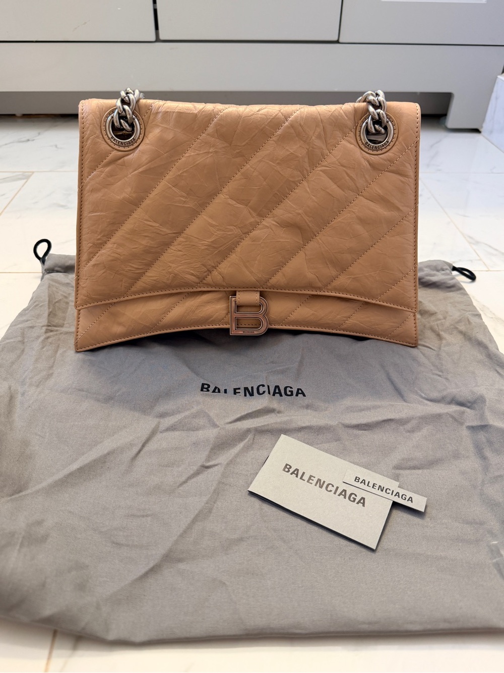 BALENCIAGA - Medium Crush Quilted Leather Chain Bag NUDE